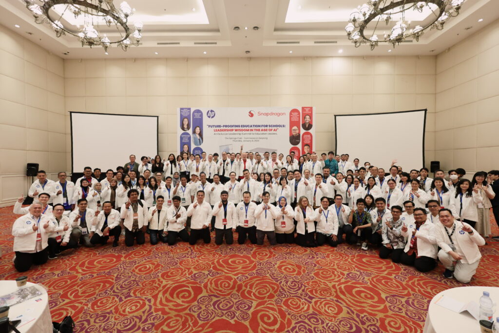 Sesi Foto Bersama Peserta dan Narasumber Digifest Leadership SUMMIT 2026